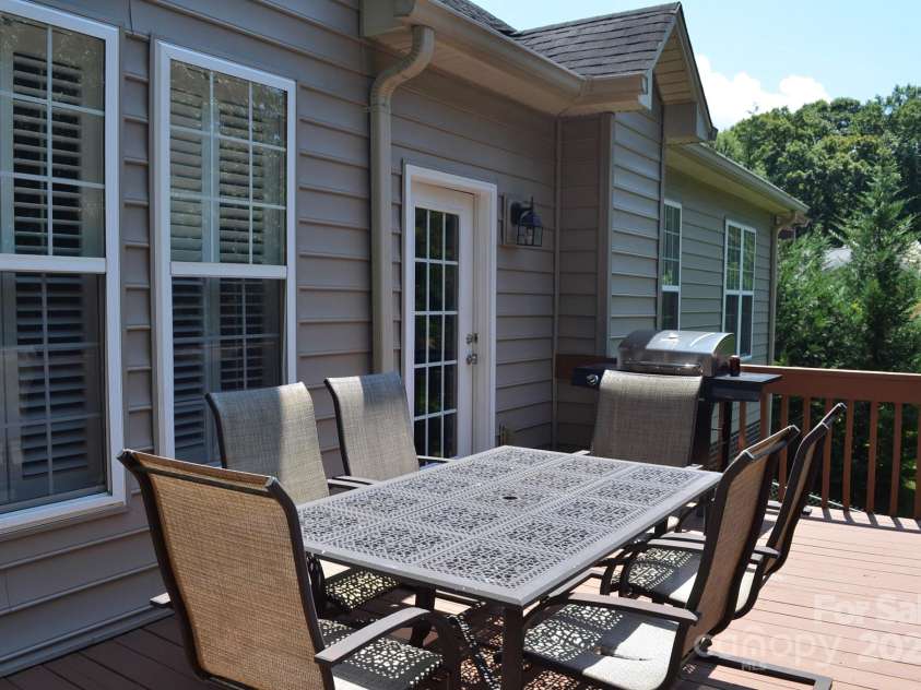 5665 Gold Creek Bay Drive, Hickory, NC 28601.  MLS# CAR4286069, YatesRealty ID 1307. Upstairs Outdoor Area