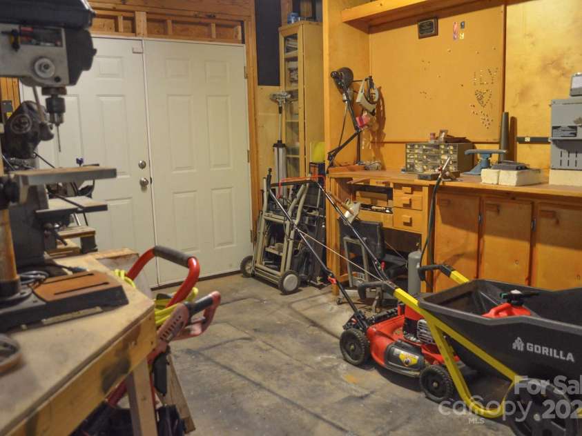 5665 Gold Creek Bay Drive, Hickory, NC 28601.  MLS# CAR4286069, YatesRealty ID 1307. Workshop