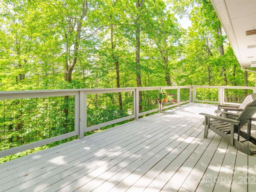 14 Parkview Drive, Asheville, NC 28805.  MLS# CAR4245695, YatesRealty ID 13070. 