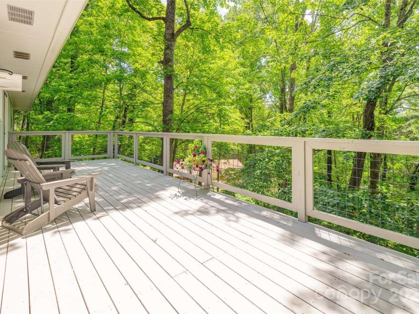 14 Parkview Drive, Asheville, NC 28805.  MLS# CAR4245695, YatesRealty ID 13070. 