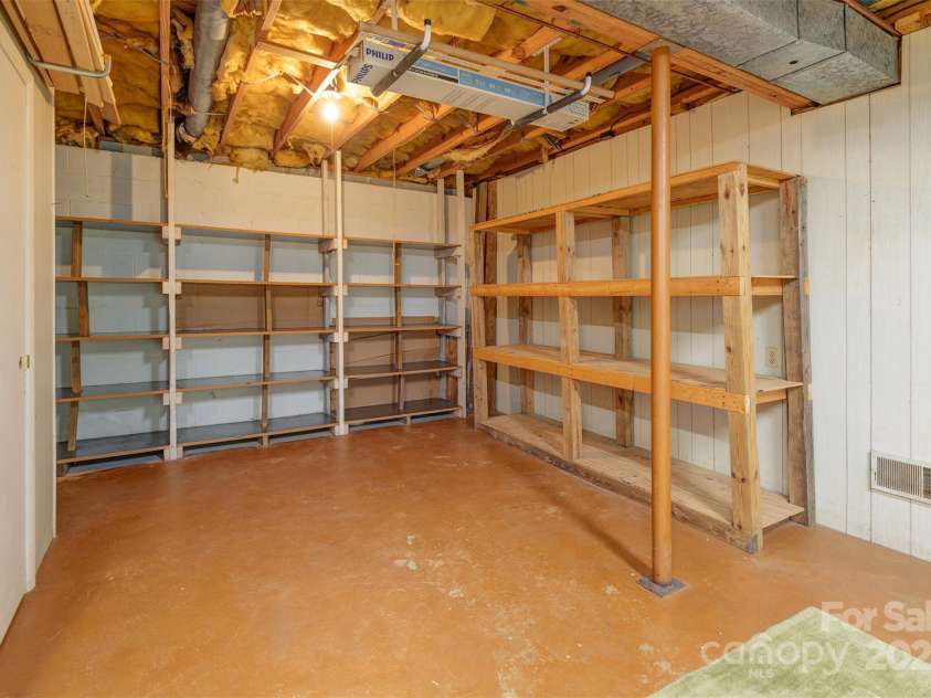 14 Parkview Drive, Asheville, NC 28805.  MLS# CAR4245695, YatesRealty ID 13070. 