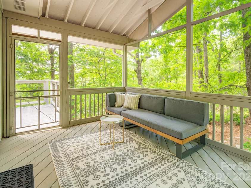 14 Parkview Drive, Asheville, NC 28805.  MLS# CAR4245695, YatesRealty ID 13070. Cozy screened porch perfect for
