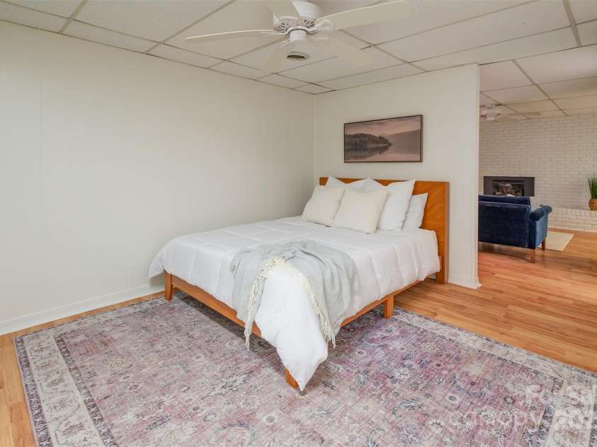14 Parkview Drive, Asheville, NC 28805.  MLS# CAR4245695, YatesRealty ID 13070. Separate room functions great as a bedroom