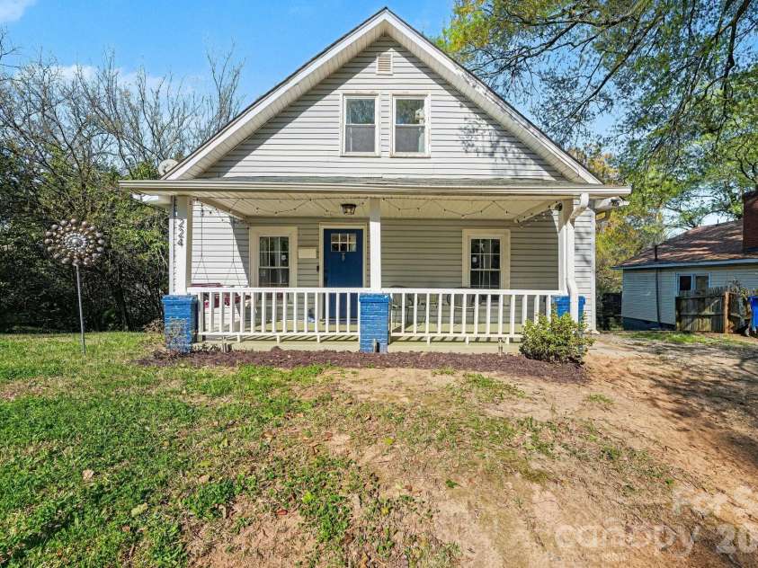 224 Catawba Avenue, Mooresville, NC 28115.  MLS# CAR4353590, YatesRealty ID 13070. 