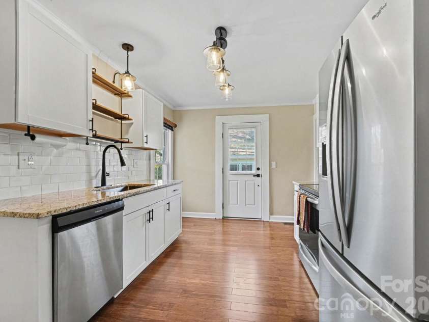 224 Catawba Avenue, Mooresville, NC 28115.  MLS# CAR4353590, YatesRealty ID 13070. 