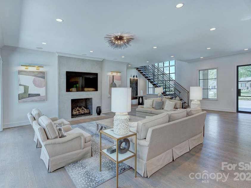 1919 Shoreham Drive, Charlotte, NC 28211.  MLS# CAR4250427, YatesRealty ID 13071. 