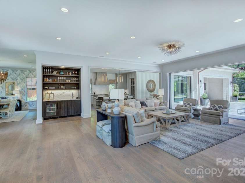 1919 Shoreham Drive, Charlotte, NC 28211.  MLS# CAR4250427, YatesRealty ID 13071. 