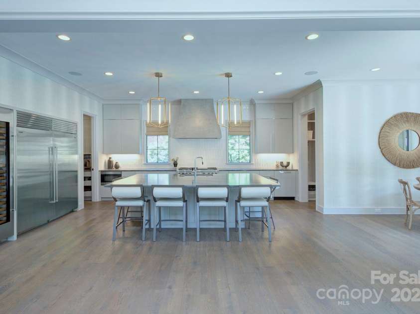 1919 Shoreham Drive, Charlotte, NC 28211.  MLS# CAR4250427, YatesRealty ID 13071. 