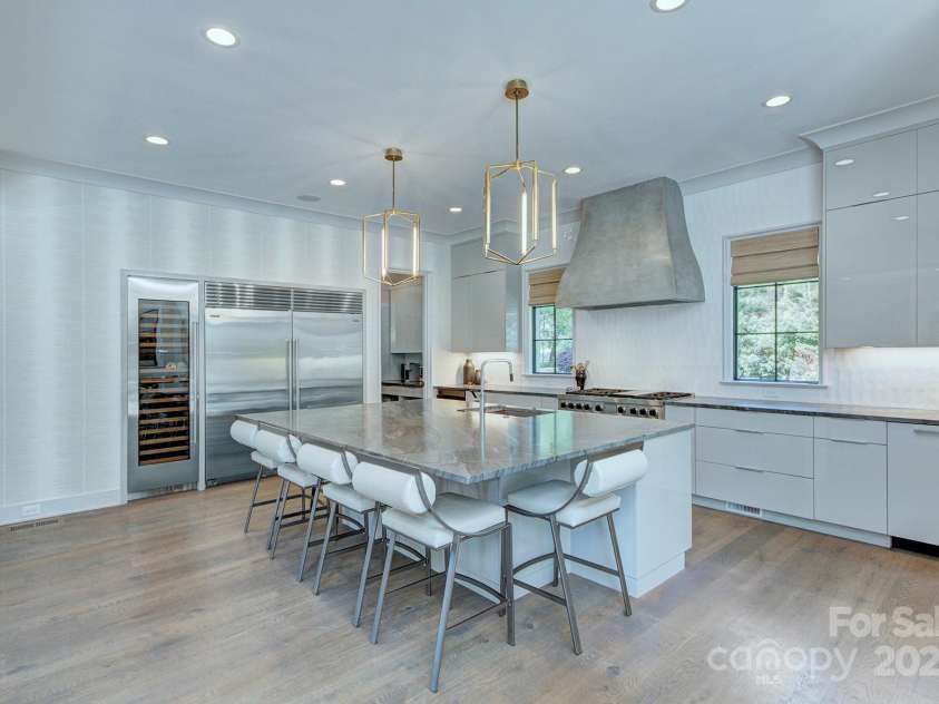 1919 Shoreham Drive, Charlotte, NC 28211.  MLS# CAR4250427, YatesRealty ID 13071. 