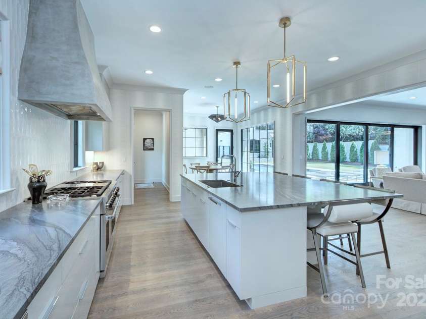 1919 Shoreham Drive, Charlotte, NC 28211.  MLS# CAR4250427, YatesRealty ID 13071. 