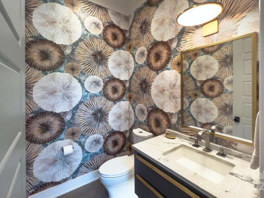 1919 Shoreham Drive, Charlotte, NC 28211.  MLS# CAR4250427, YatesRealty ID 13071. 