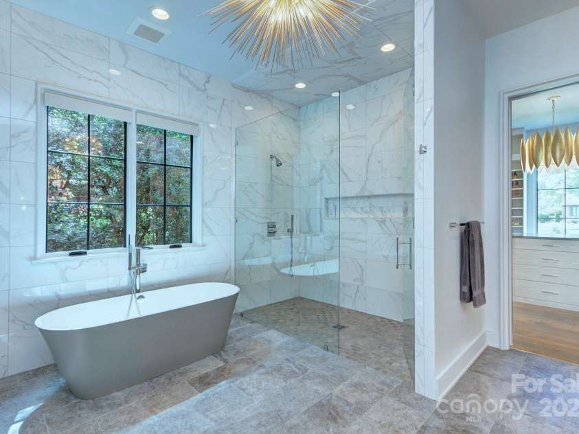 1919 Shoreham Drive, Charlotte, NC 28211.  MLS# CAR4250427, YatesRealty ID 13071. 