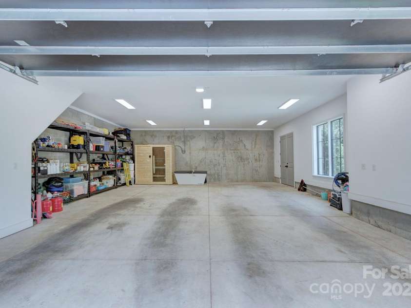 1919 Shoreham Drive, Charlotte, NC 28211.  MLS# CAR4250427, YatesRealty ID 13071. 