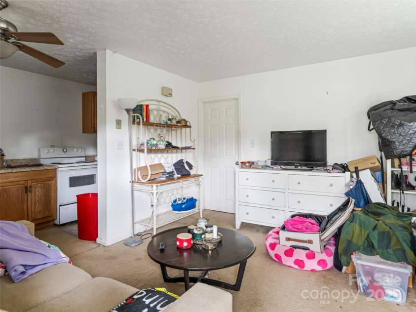 621 Price Road, Hendersonville, NC 28739.  MLS# CAR4245702, YatesRealty ID 13072. 