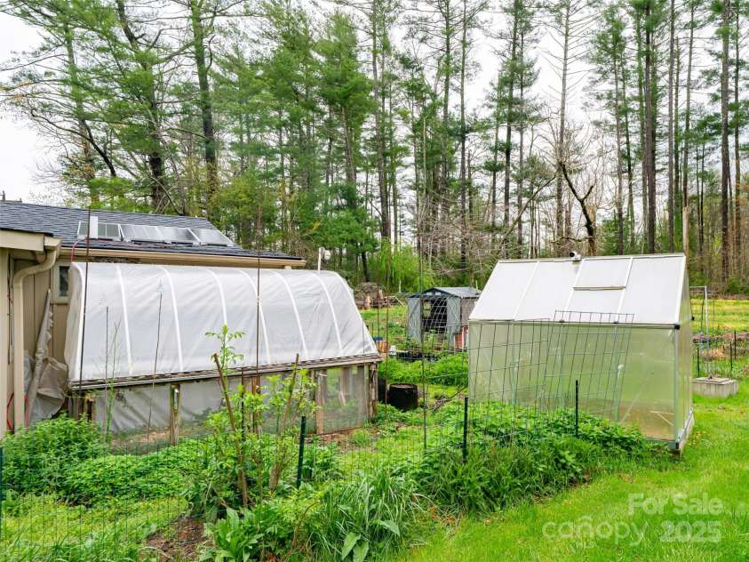 621 Price Road, Hendersonville, NC 28739.  MLS# CAR4245702, YatesRealty ID 13072. 