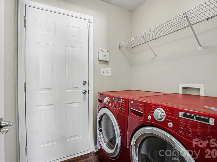 8623 Strider Drive, Charlotte, NC 28212.  MLS# CAR4362536, YatesRealty ID 13072. 