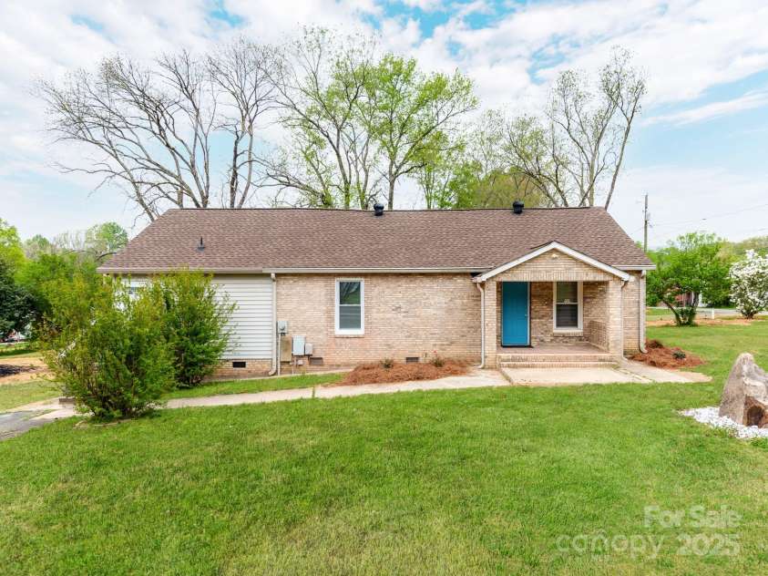 1401 Birch Street, Kannapolis, NC 28081.  MLS# CAR4238411, YatesRealty ID 13074. 