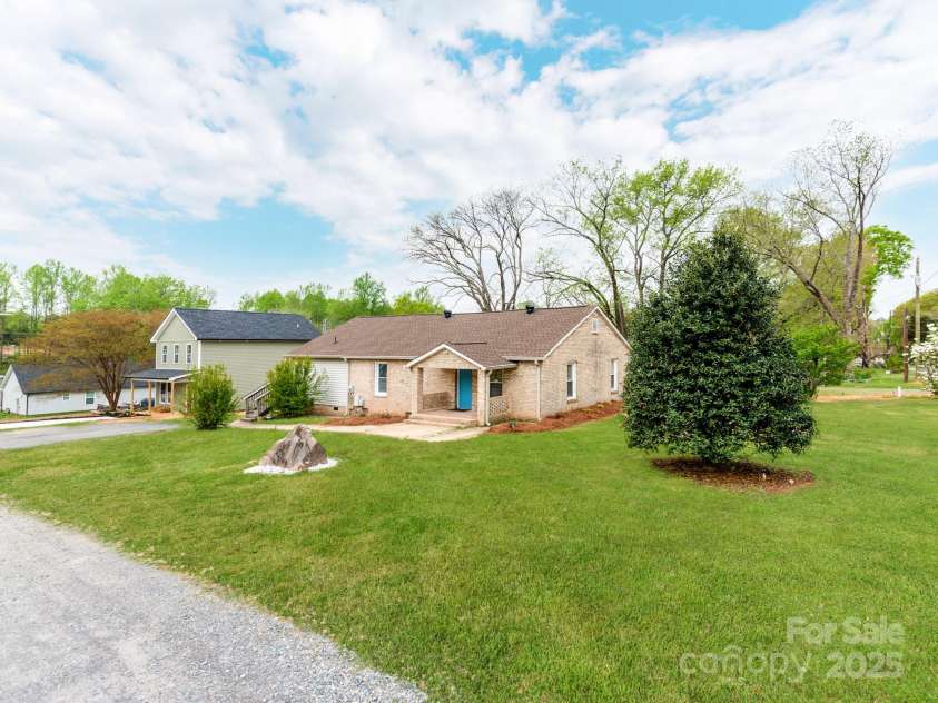 1401 Birch Street, Kannapolis, NC 28081.  MLS# CAR4238411, YatesRealty ID 13074. 