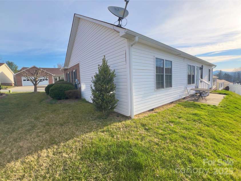 1292 Wexford Village, Lenoir, NC 28645.  MLS# CAR4237186, YatesRealty ID 13076. 