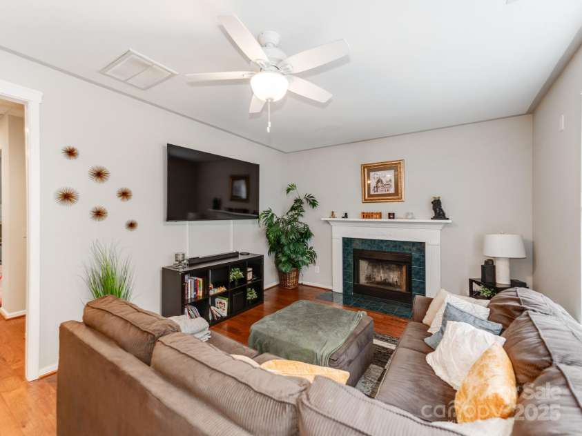 11719 Withers Mill Drive, Charlotte, NC 28278.  MLS# CAR4249400, YatesRealty ID 13079. 
