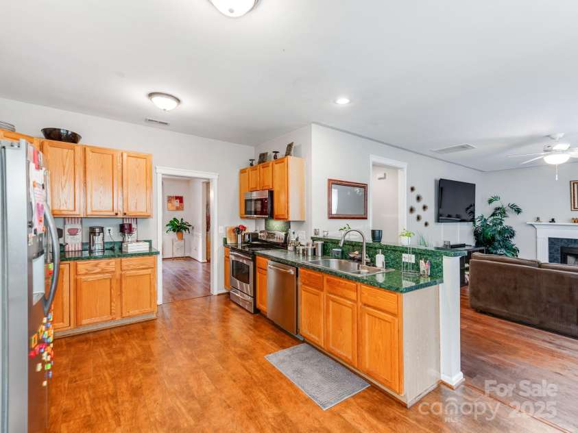11719 Withers Mill Drive, Charlotte, NC 28278.  MLS# CAR4249400, YatesRealty ID 13079. 