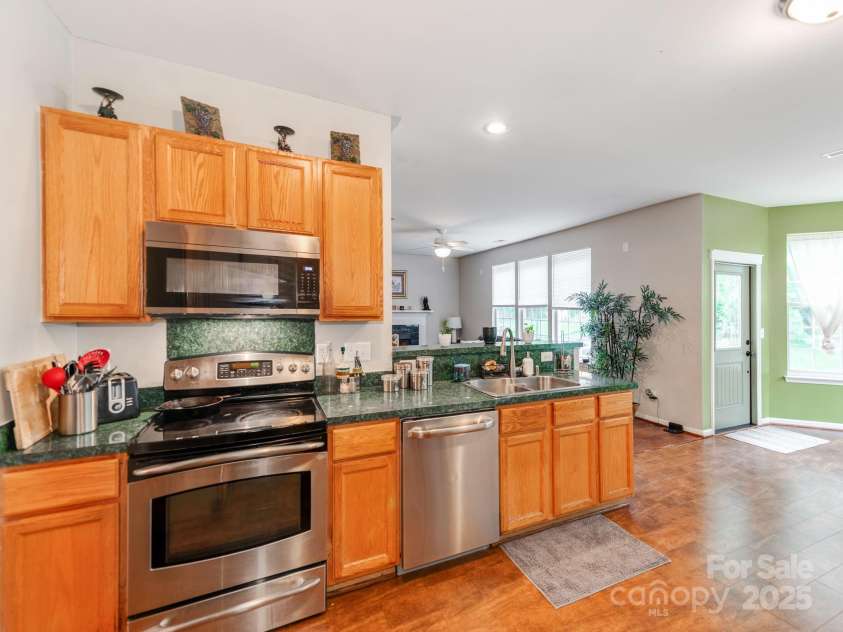 11719 Withers Mill Drive, Charlotte, NC 28278.  MLS# CAR4249400, YatesRealty ID 13079. 