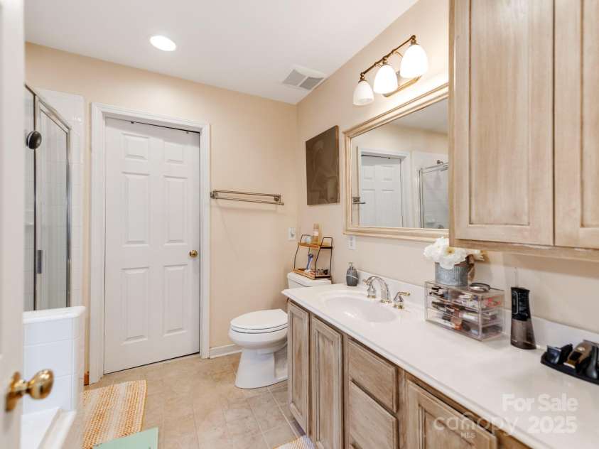 11719 Withers Mill Drive, Charlotte, NC 28278.  MLS# CAR4249400, YatesRealty ID 13079. 