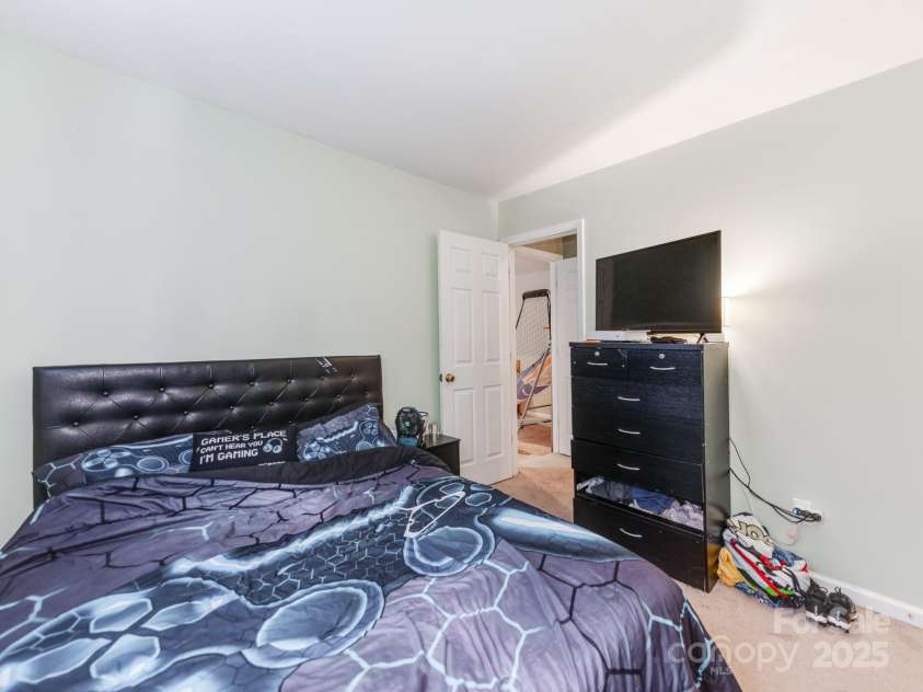11719 Withers Mill Drive, Charlotte, NC 28278.  MLS# CAR4249400, YatesRealty ID 13079. 