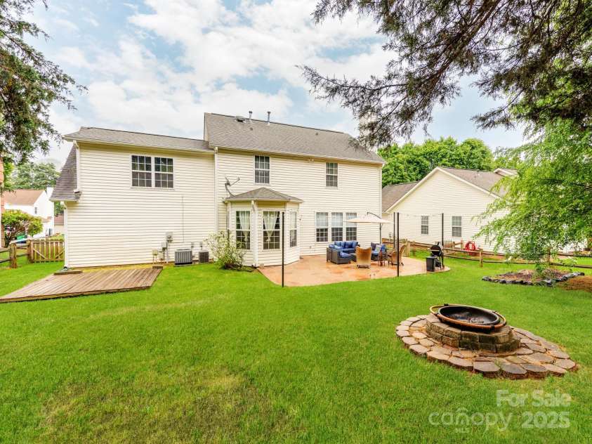 11719 Withers Mill Drive, Charlotte, NC 28278.  MLS# CAR4249400, YatesRealty ID 13079. 