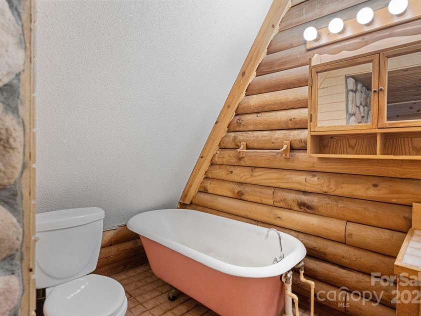 1154 WOODROW Place, Lenoir, NC 28645.  MLS# CAR4250503, YatesRealty ID 13080. 