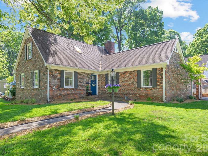 3400 Erinbrook Lane, Charlotte, NC 28215.  MLS# CAR4358096, YatesRealty ID 13080. 