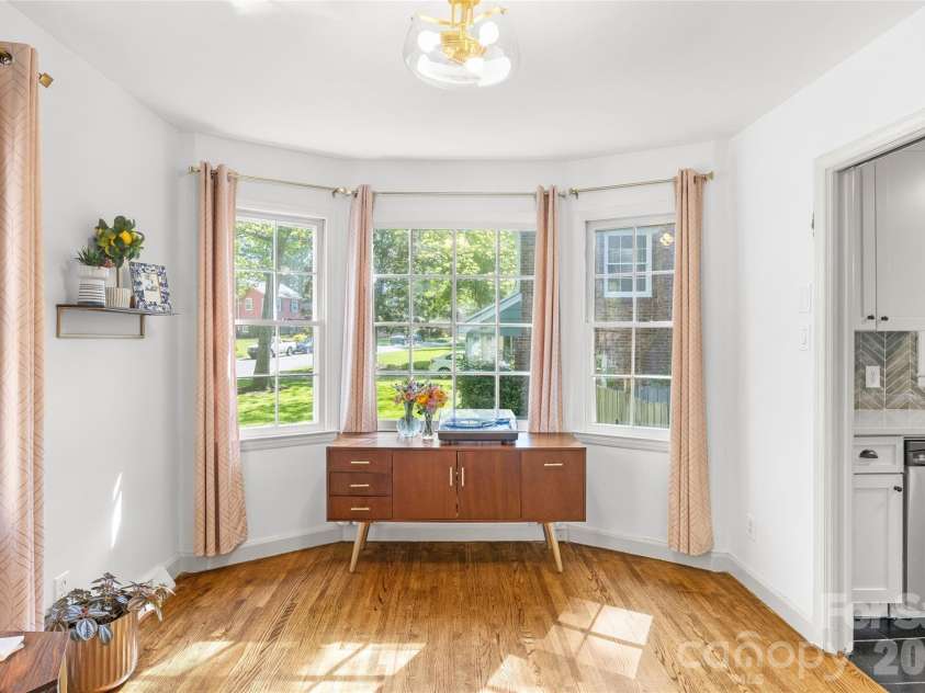 3400 Erinbrook Lane, Charlotte, NC 28215.  MLS# CAR4358096, YatesRealty ID 13080. 