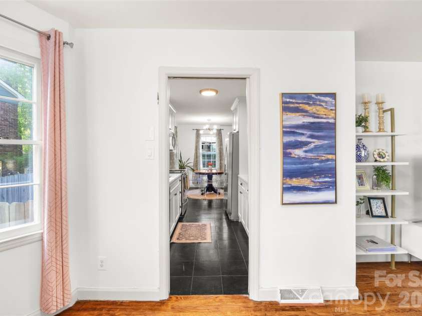 3400 Erinbrook Lane, Charlotte, NC 28215.  MLS# CAR4358096, YatesRealty ID 13080. 