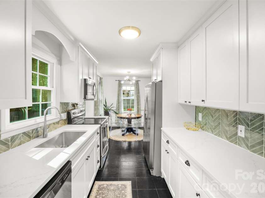 3400 Erinbrook Lane, Charlotte, NC 28215.  MLS# CAR4358096, YatesRealty ID 13080. 