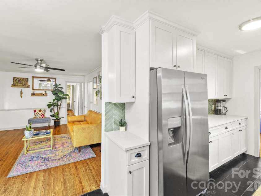 3400 Erinbrook Lane, Charlotte, NC 28215.  MLS# CAR4358096, YatesRealty ID 13080. 