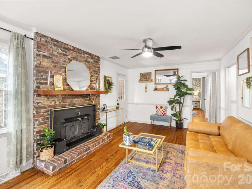 3400 Erinbrook Lane, Charlotte, NC 28215.  MLS# CAR4358096, YatesRealty ID 13080. 