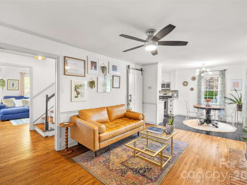 3400 Erinbrook Lane, Charlotte, NC 28215.  MLS# CAR4358096, YatesRealty ID 13080. 
