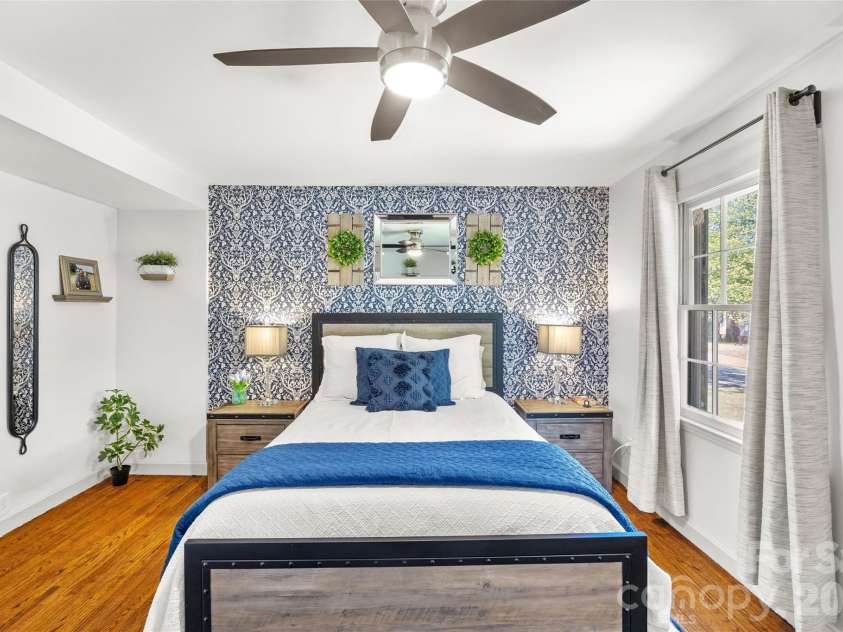 3400 Erinbrook Lane, Charlotte, NC 28215.  MLS# CAR4358096, YatesRealty ID 13080. 
