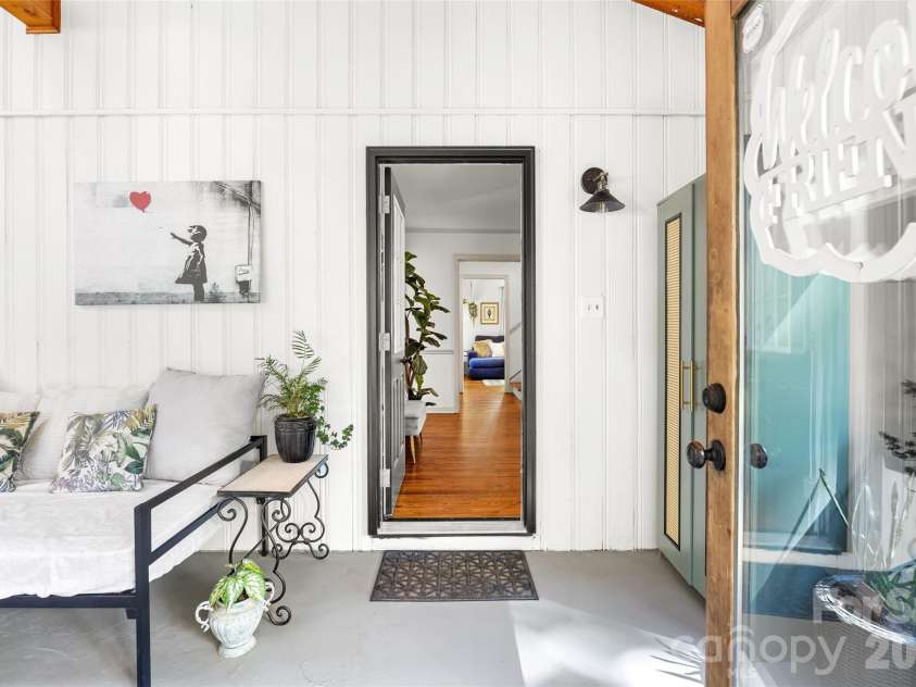 3400 Erinbrook Lane, Charlotte, NC 28215.  MLS# CAR4358096, YatesRealty ID 13080. 