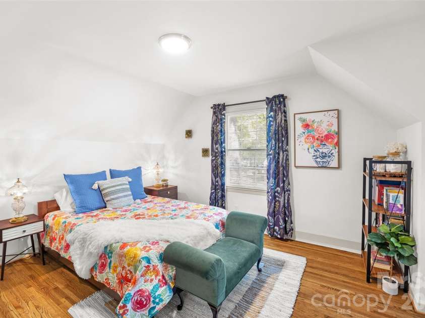 3400 Erinbrook Lane, Charlotte, NC 28215.  MLS# CAR4358096, YatesRealty ID 13080. 