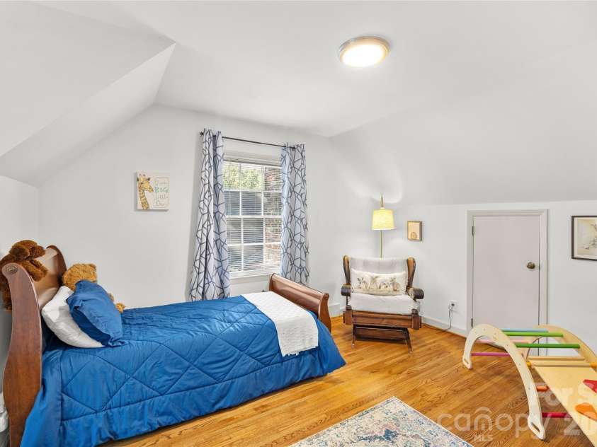 3400 Erinbrook Lane, Charlotte, NC 28215.  MLS# CAR4358096, YatesRealty ID 13080. 