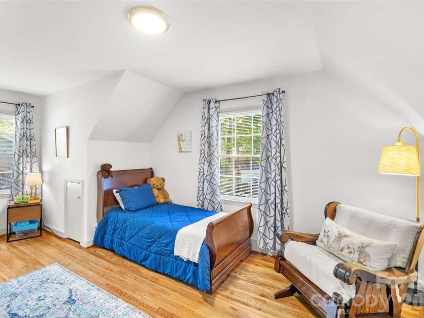 3400 Erinbrook Lane, Charlotte, NC 28215.  MLS# CAR4358096, YatesRealty ID 13080. 