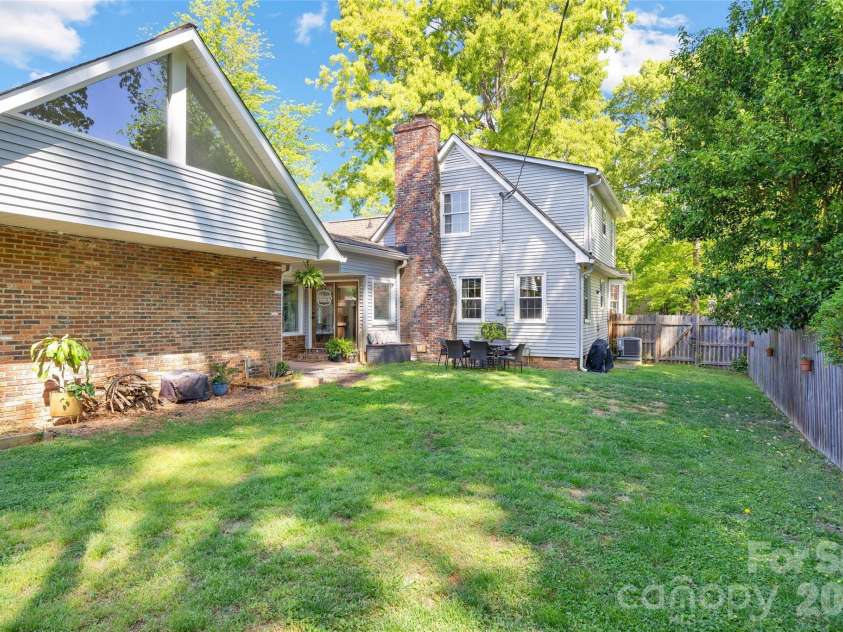 3400 Erinbrook Lane, Charlotte, NC 28215.  MLS# CAR4358096, YatesRealty ID 13080. 