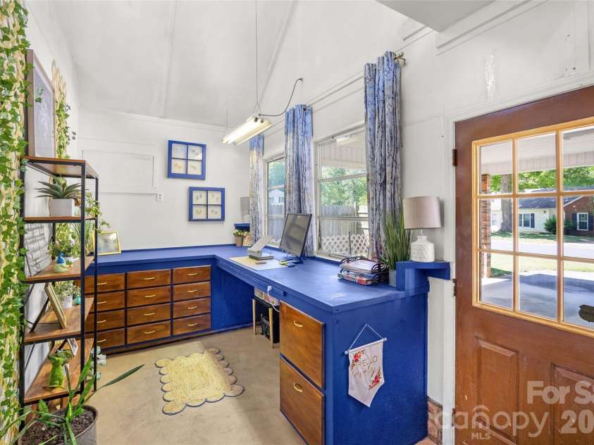 3400 Erinbrook Lane, Charlotte, NC 28215.  MLS# CAR4358096, YatesRealty ID 13080. Garage Workroom