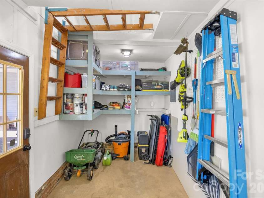 3400 Erinbrook Lane, Charlotte, NC 28215.  MLS# CAR4358096, YatesRealty ID 13080. Workroom Storage