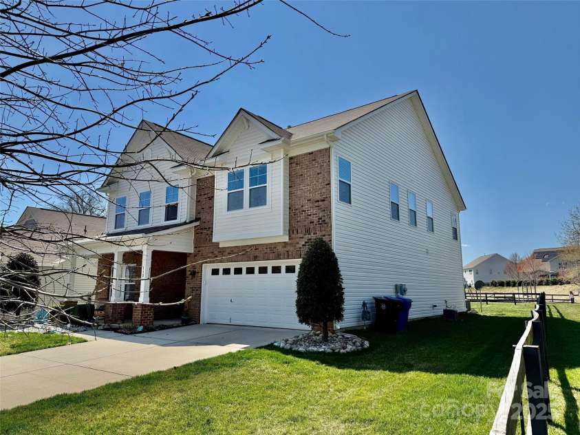 112 Paradise Hills Circle, Mooresville, NC 28115.  MLS# CAR4255346, YatesRealty ID 13081. 