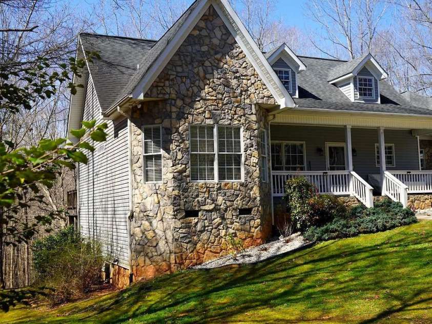 7972 Summit Ridge Drive, Catawba, NC 28609.  MLS# CAR4326299, YatesRealty ID 13082. 