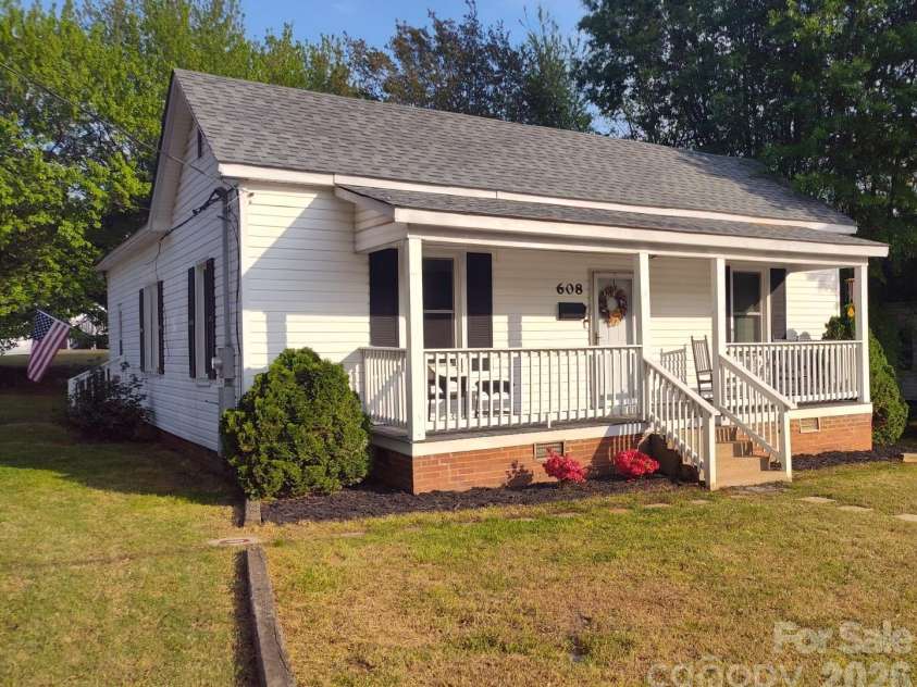 608 Poplar Avenue, Kannapolis, NC 28081.  MLS# CAR4367579, YatesRealty ID 13083. Home, looking from driveway side.