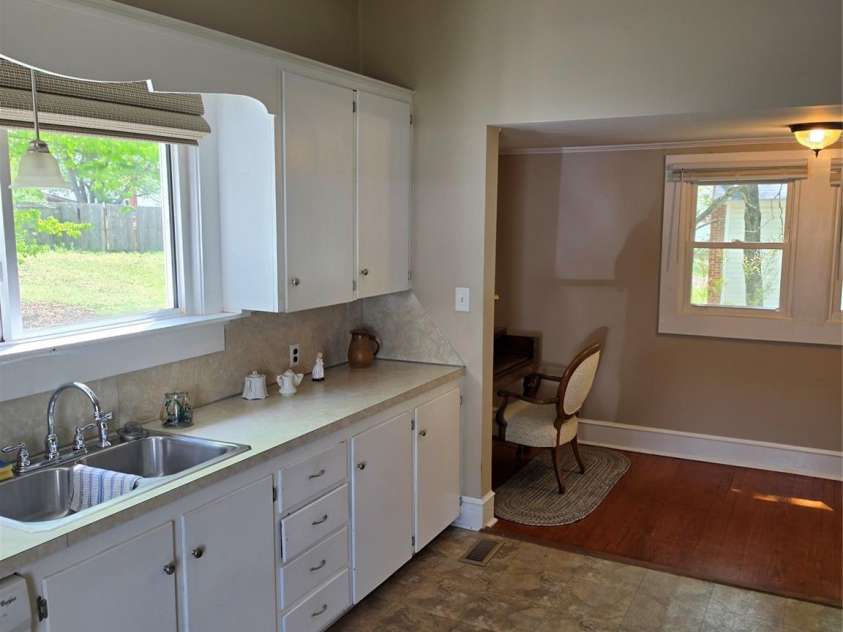 608 Poplar Avenue, Kannapolis, NC 28081.  MLS# CAR4367579, YatesRealty ID 13083. Kitchen.