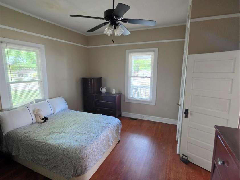 608 Poplar Avenue, Kannapolis, NC 28081.  MLS# CAR4367579, YatesRealty ID 13083. Primary bedroom. Bright & large.